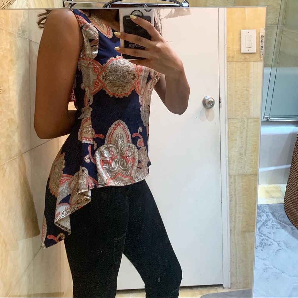 High low patterned top - Picture 2 of 2